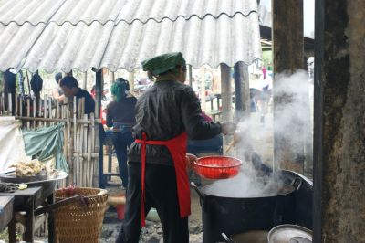 Un restaurant au marché du district