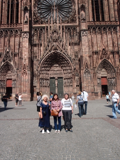 Devant la cathédrale de Strasbourg