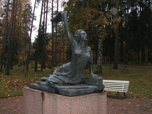 Statue de Raymonde Dien à Saint-Pétersbourg