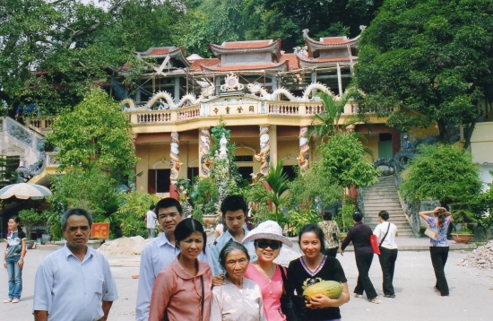 Bac Giang - Devant le temple Dong Dang