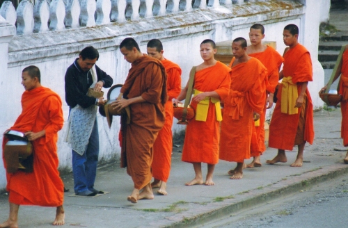 Laos - Passage des moines
