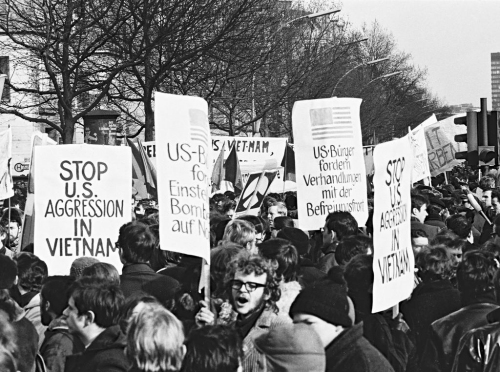 Loin du Vietnam - manifestation