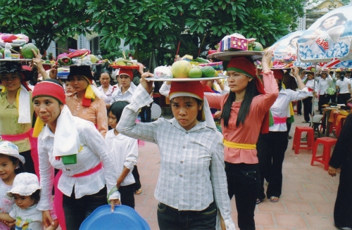 Nam-Dinh - Porteuses d’offrandes