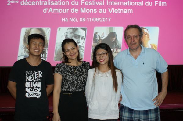 Dung, Thuy frisée, Hoa et Jean-Pierre