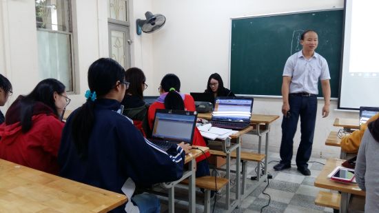 Viet Quang et la classe de didactique de 4ème annéeViet Quang et la classe de didactique de 4ème année