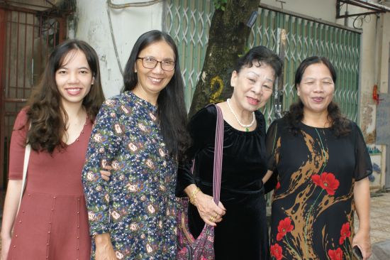 Yen, Thuong mère de Huong, une tante de Lê Thuy Ha et Bich sa mère