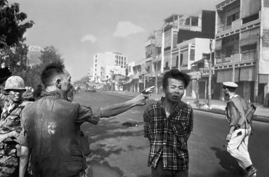 Le 1er février 1968, un général sud-vietnamien abat de sang-froid un combattant communiste