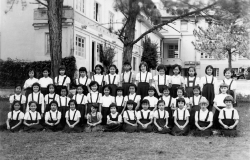 Photo de classe du Couvent des Oiseaux à Dalat en 1955