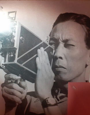 la caméra pour filmer la venue de Hô Chi Minh à Paris