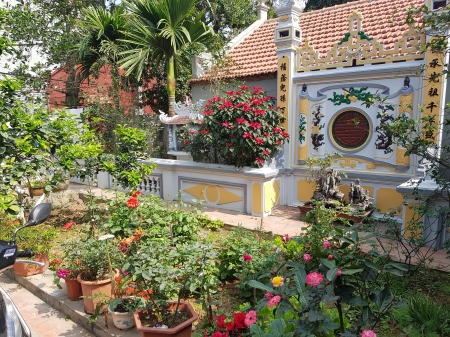 Jardin d’une pagode, en fleurs au moment du Têt