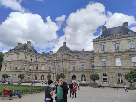 Au jardin du Luxembourg, qui abrite le siège du Sénat