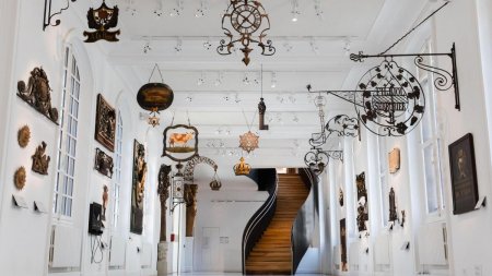 La collection des enseignes au musée Carnavalet