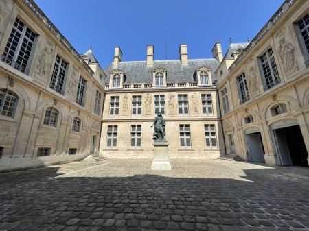 La cour d’entrée du musée Carnavalet