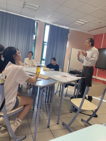 Le cours du professeur de français 
Mikael Gueydon à l’Université d’Artois