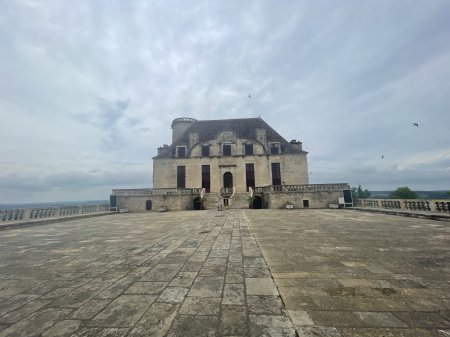 La façade du Château de Duras