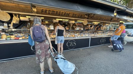 Une fromagerie au marché