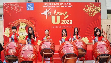 Les tambours de Hanoï, tradition entretenue par les étudiantes