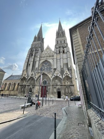 La façade de la cathédrale de Bayeux