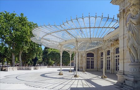 La marquise du Palais des Congrès et l'Opéra de Vichy