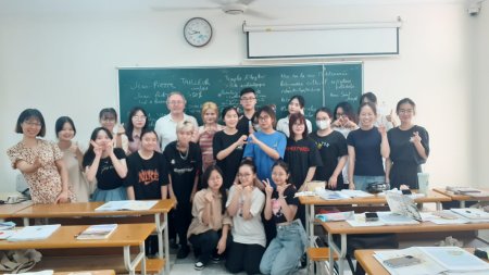 Dans la classe de Tu Linh (à gauche), Préfassienne 2015