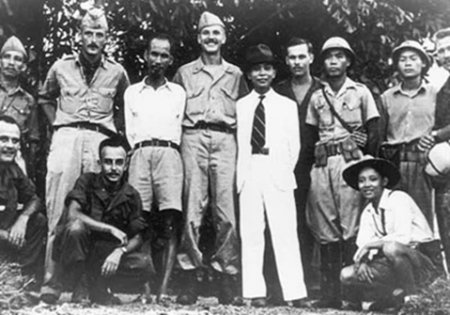 1945 - Rencontre Viet Minh – OSS américain