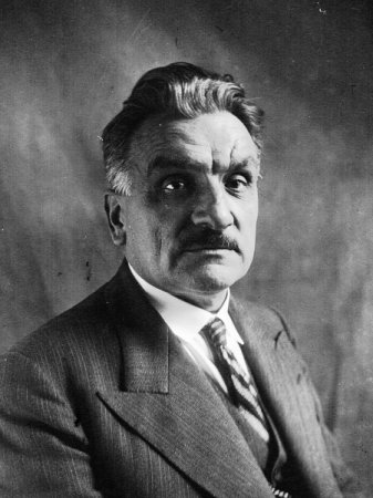 Marius Moutet, sénateur socialiste en 1933, ministre des Outre-Mer du Front populaire en 1936