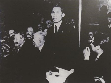 Nguyên Ai Quôc prenant la parole au Congrès de Tours en 1920
Photo: Archives de Russie
