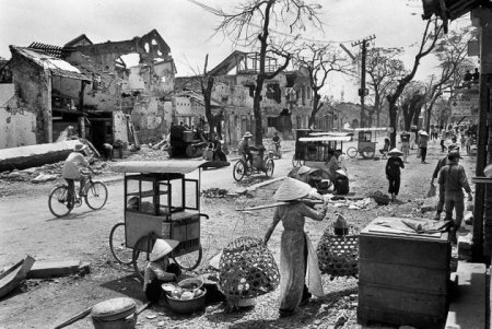 Hué, Dans la rue principale de la citadelle de Hué en 1968
