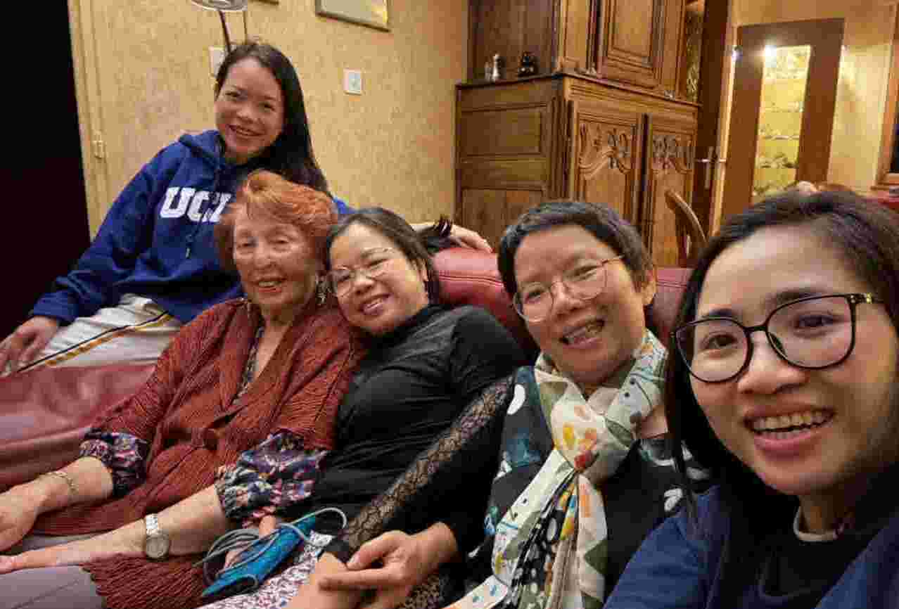 Les filles préfassiennes réunies chez Régine